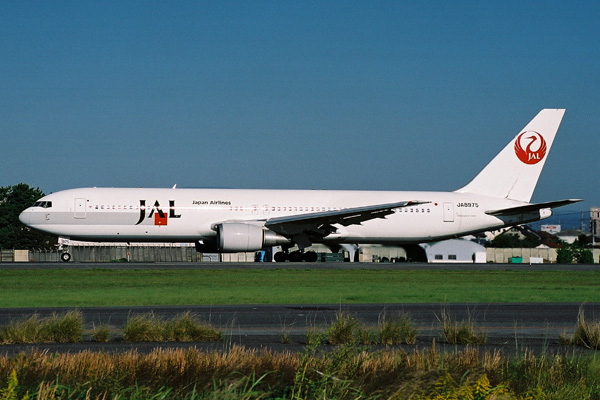 JAL BOEING 767 300 NGO RF 1586 8.jpg