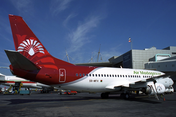 AIR MADAGASCAR BOEING 737 300 JNB RF 1868 31.jpg