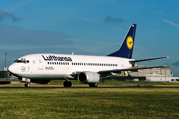 LUFTHANSA BOEING 737 300 CDG RF 1862 27.jpg