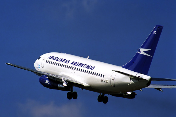 AEROLINEAS ARGENTINAS BOEING 737 200 GRU RF 1736 28 6 .jpg