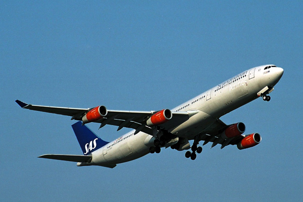 SAS AIRBUS A340 300 RF 1818 3.jpg