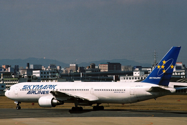 SKYMARK BOEING 767 300 FUK RF 1819 27.jpg