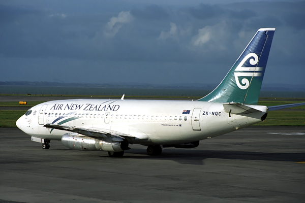 AIR NEW ZEALAND BOEING 737 200QC AKL RF 1513 32