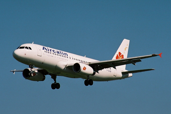 AIR CALIN AIRBUS A320 SYD RF 1940 24.jpg
