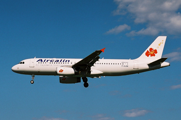 AIR CALIN AIRBUS A320 SYD RF 1940 27 jpg.jpg