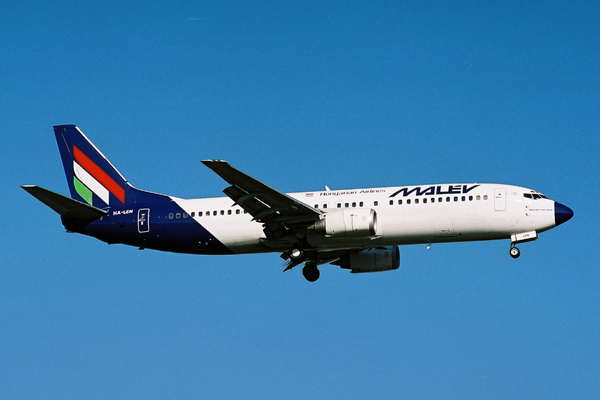 MALEV BOEING 737 400 LHR RF 1779 3.jpg