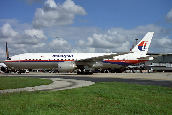MALAYSIA BOEING 777 200 BNE RF 1335 34.jpg