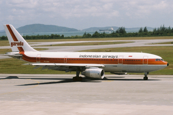 GARUDA INDONESIAN AIRWAYS AIRBUS A300 SIN RF 052 17.jpg