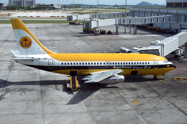 ROYAL BRUNEI BOEING 737 200 SIN RF 53 29.jpg