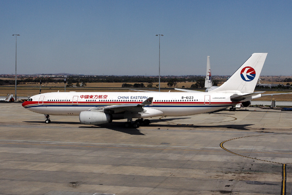 CHINA EASTERN AIRBUS A330 200 MEL RF IMG_0001.jpg