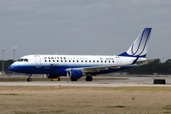 UNITED EXPRESS EMBRAER ERJ 170 IAH RF IMG_8672.jpg