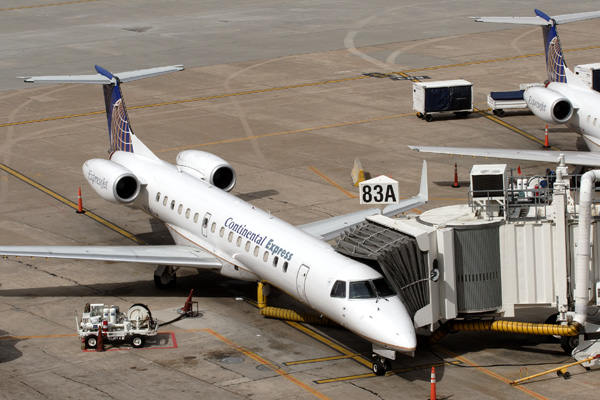 CONTINENTAL EXPRESS EMBRAER 145 RX IAH RF IMG_8705.jpg