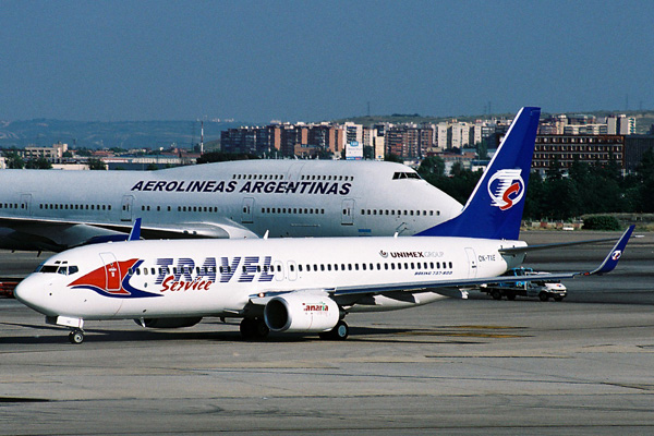 TRAVEL SERVICE BOEING 737 800 MAD RF 1850 1.jpg