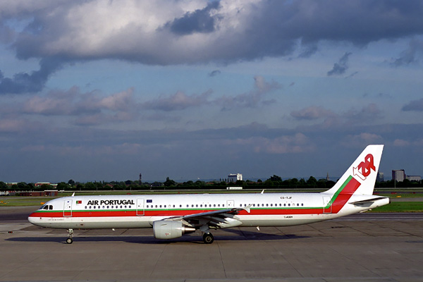 AIR PORTUGAL AIRBUS A321 LHR RF 1561 31.jpg