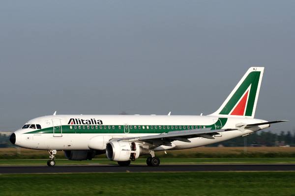 ALITALIA AIRBUS A319 AMS RF IMG_6246.jpg