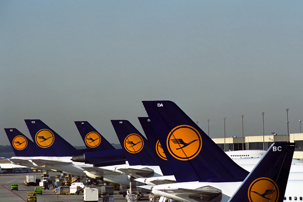 LUFTHANSA TAILS FRA RF 445 24.jpg