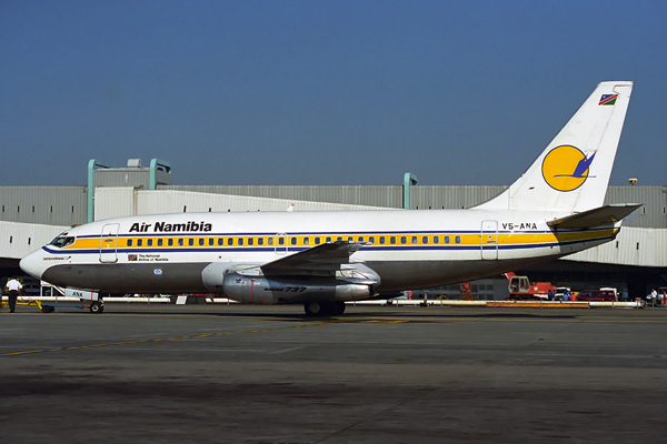 AIR NAMIBIA BOEING 737 200 JNB RF 1055 34.jpg