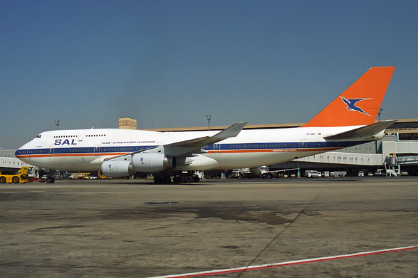 SAL BOEING 747 400 JNB RF 1058 11.jpg