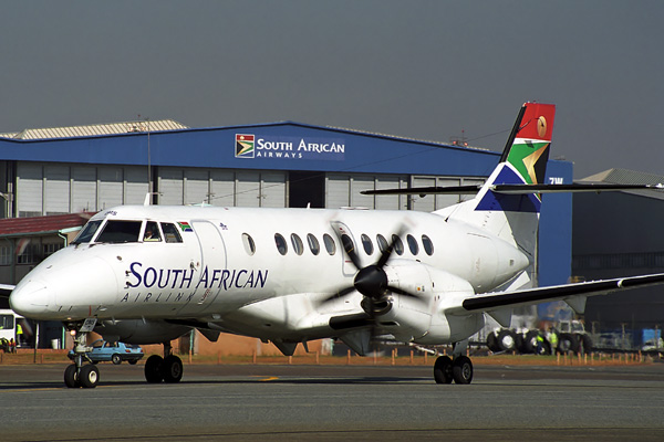 SOUTH AFRICAN AIRLINK BAE J41 JNB RF 1570 251.jpg