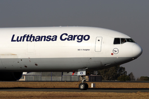 LUFTHANSA CARGO MD11F JNB RF IMG_1670.jpg