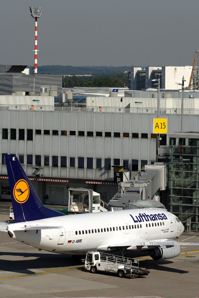 LUFTHANSA BOEING 737 500 DUS RF IMG_2328.jpg