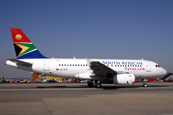 SOUTH AFRICAN AIRBUS A319 JNB RF IMG_1165.jpg