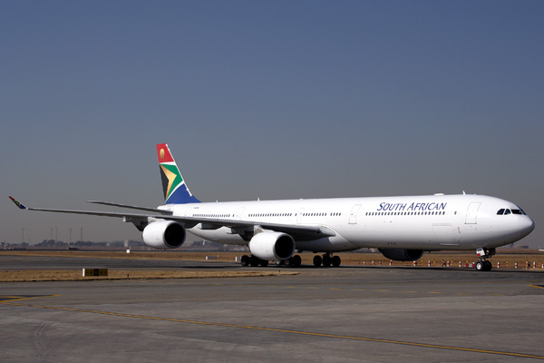 SOUTH AFRICAN AIRBUS A340 600 JNB RF IMG_1412.jpg
