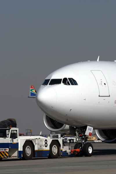 SOUTH AFRICAN AIRBUS A340 JNB RF IMG_1491.jpg
