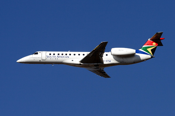 SOUTH AFRICAN AIRLINK EMBRAER 135 JNB RF IMG_1652.jpg