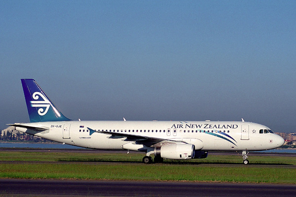 AIR NEW ZEALAND AIRBUS A320 SYD RF 1826.jpg