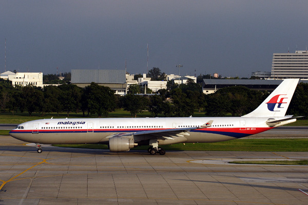 MALAYSIA AIRBUS A330 300 BKK RF IMG_2676.jpg