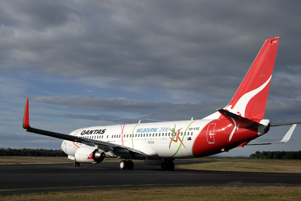 QANTAS BOEING 737 800 HBA RF IMG_0412.jpg