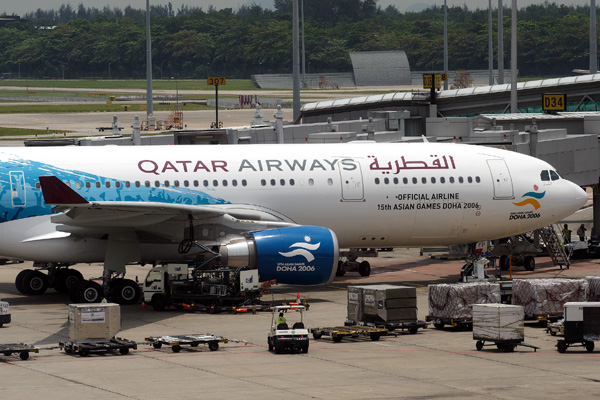 QATAR AIRWAYS AIRBUS A330 200 SIN RF IMG_2774.jpg