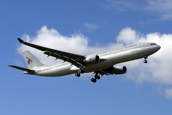 QATAR AIRWAYS AIRBUS A330 300 RF IMG_1825.jpg