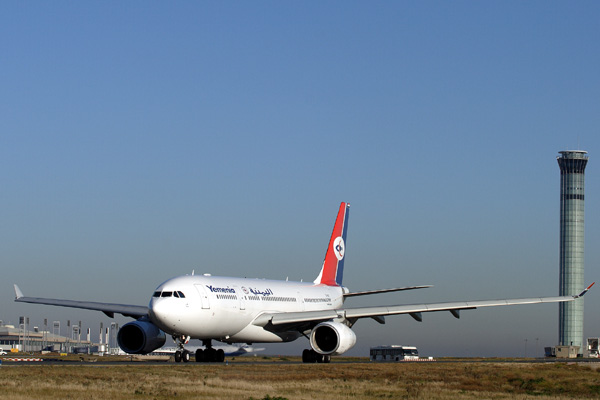 YEMENIA AIRBUS A330 200 CDG RF IMG_2039.jpg