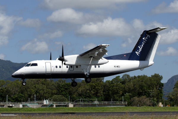 AIRLINES PNG DASH 8 CNS RF IMG_9436.jpg