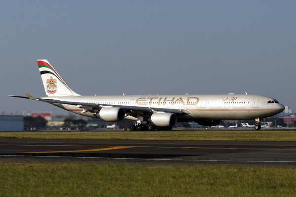 ETIHAD AIRBUS A340 500 SYD RF IMG_9317.jpg