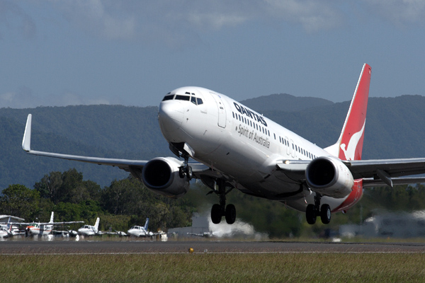 QANTAS BOEING 737 800 CNS RF IMG_9382.jpg