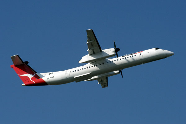 QANTAS LINK DASH 8 400 SYD RF IMG_9289.jpg