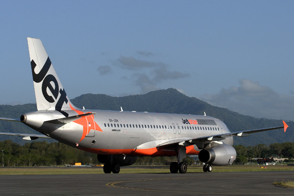 JETSTAR AIRBUS A320 CNS RF IMG_9528.jpg