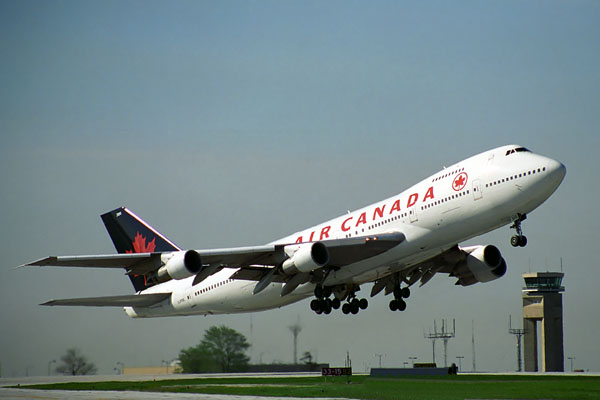 AIR CANADA BOEING 747 200 YYZ RF 909 30 A.jpg