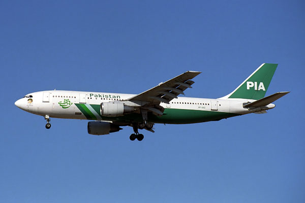 PAKISTAN AIRBUS A300 DXB RF 1228 35.jpg