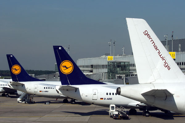 GERMAN WINGS LUFTHANSA TAILS DUS RF IMG_2336.jpg