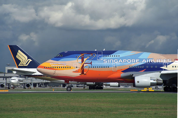 SINGAPORE AIRLINES BOEING 747 400 SIN RF 1413 20.jpg