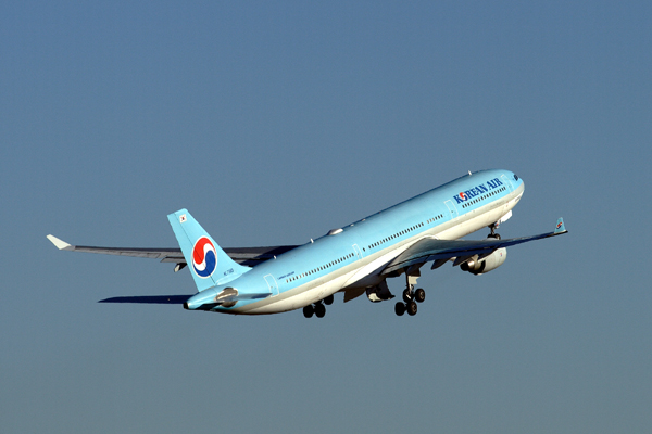 KOREAN AIR AIRBUS A330 300 SYD RF IMG_4424.jpg