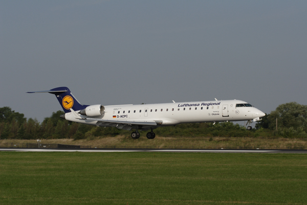 LUFTHANSA REGIONAL CANADAIR CRJ700 MAN RF IMG_6877.jpg