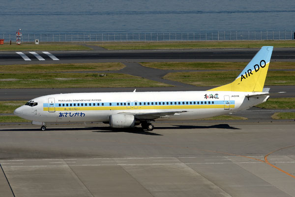 AIR DO BOEING 737 400 HND RF IMG_7623.jpg