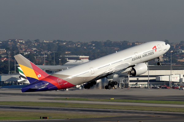 ASIANA BOEING 777 200 SYD RF IMG_9720.jpg