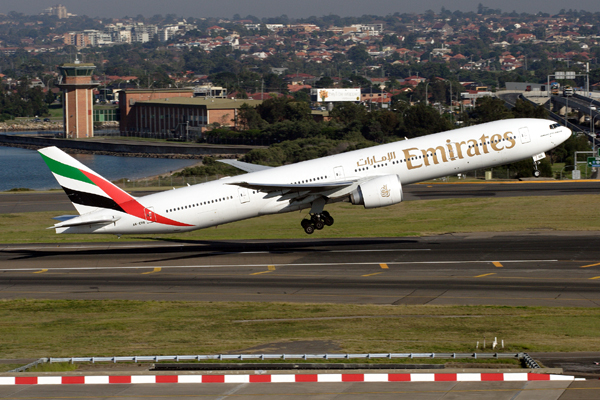 EMIRATES BOEING 777 300 SYD RF IMG_9750.jpg