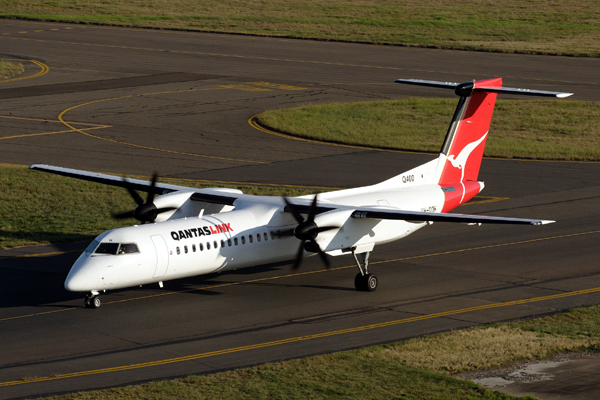 QANTAS LINK DASH 8 400 SYD RF IMG_9636.jpg